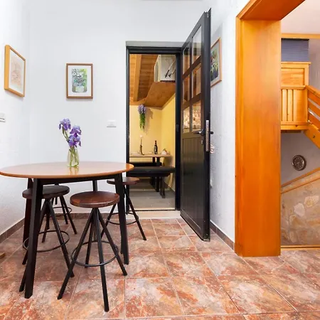 Apartman Angela شقة